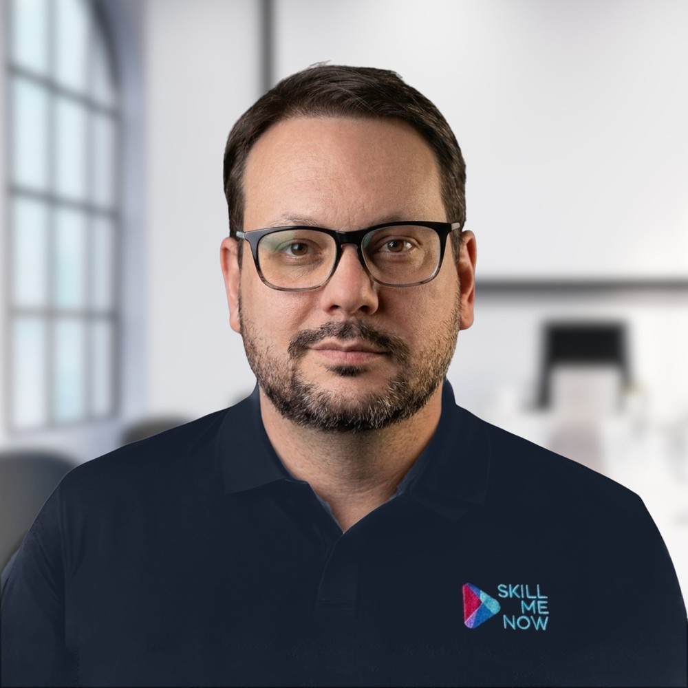 Simon Doser, Trainer der KI-Webinare